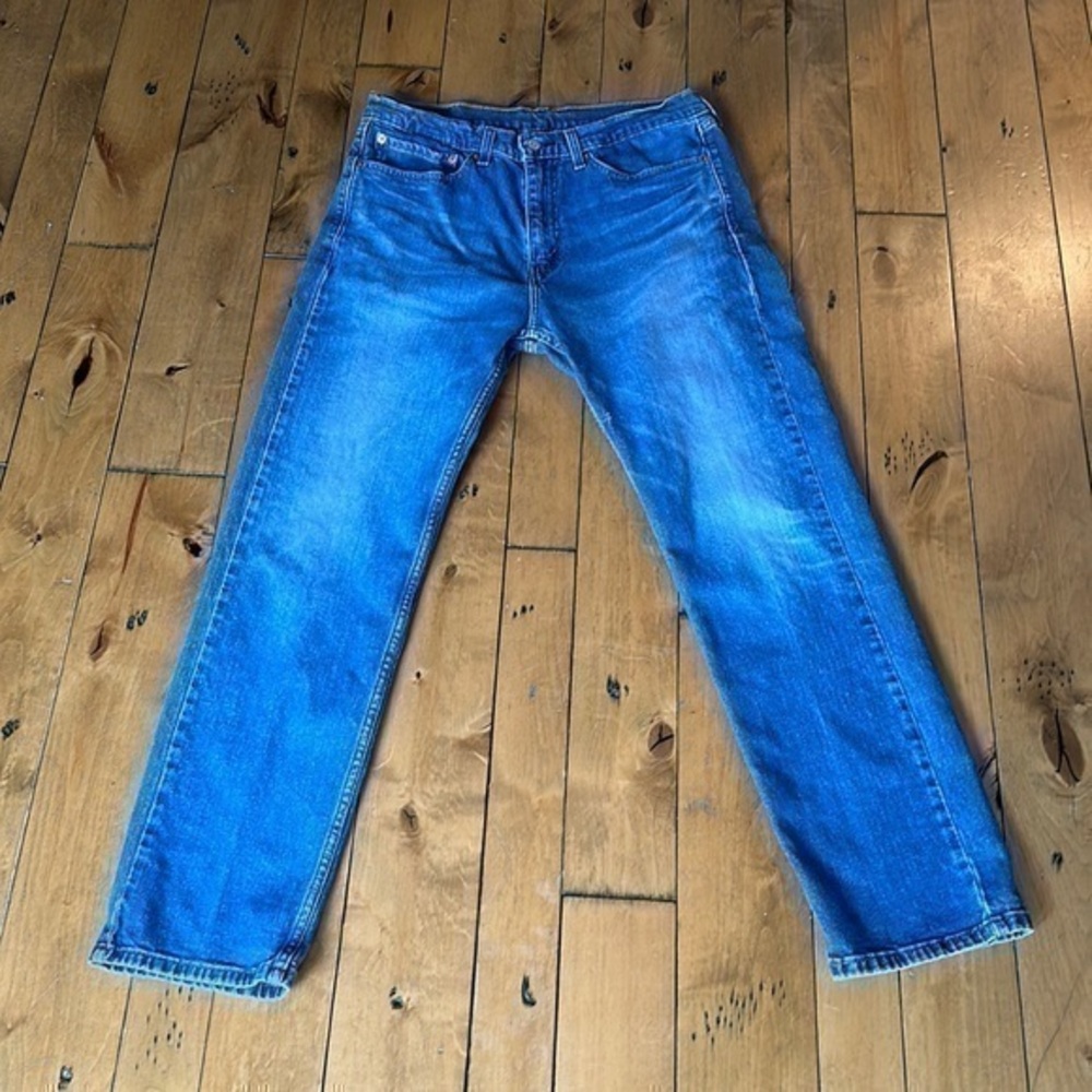 Livi’s men’s 34x32 medium colored blue jeans